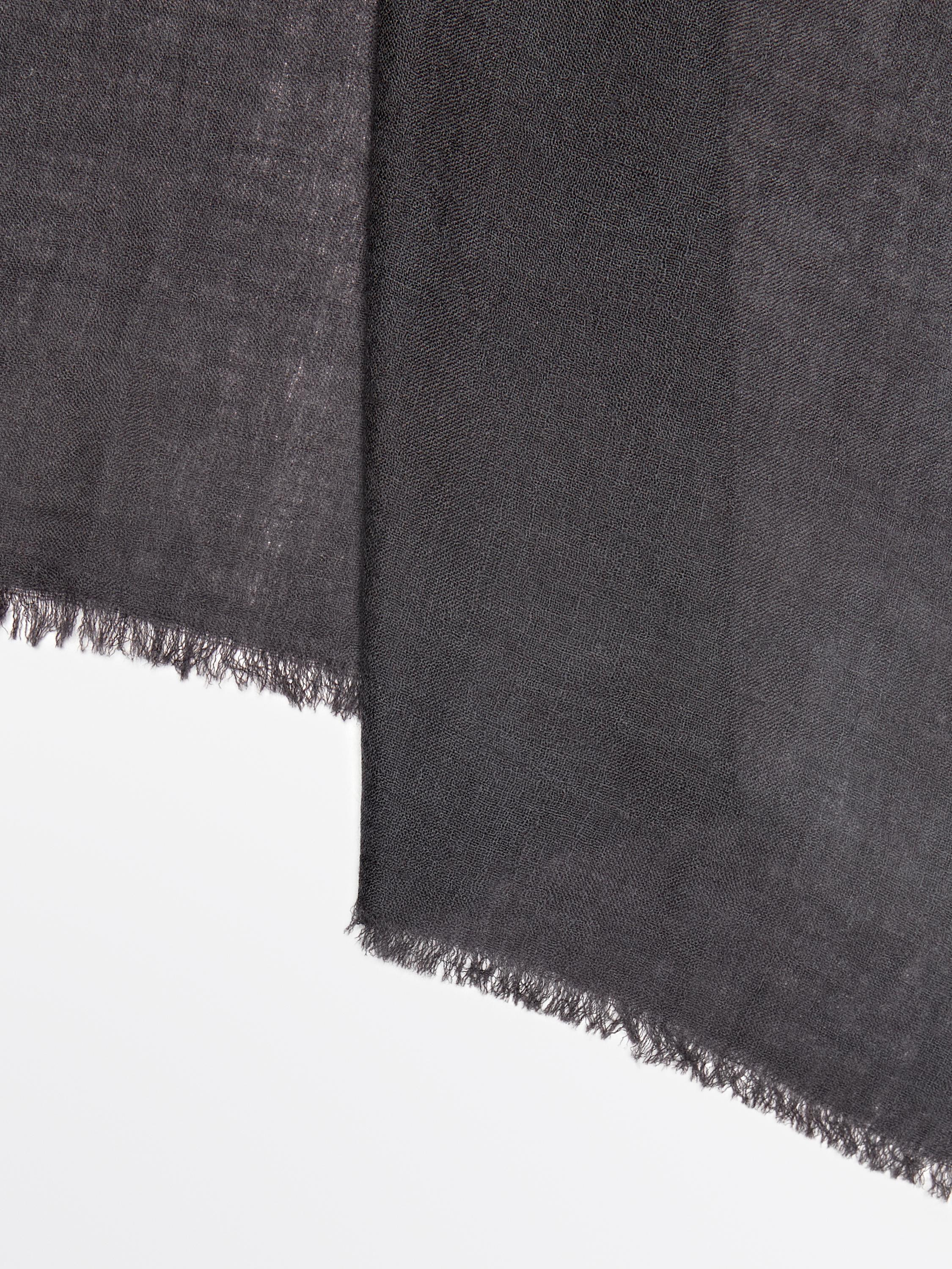 Thin lightweight 100% wool scarf | Massimo Dutti US