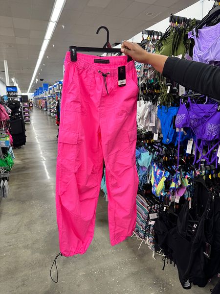 #walmartpartner These parachute pants that I found at @walmart have officially become my favorite casual pants this season. I literally have them in 4 colors, and I’m absolutely gonna grab the last color I ever had my eyes on. #walmartfashion #walmart #ad 

#LTKfindsunder50 #LTKSeasonal