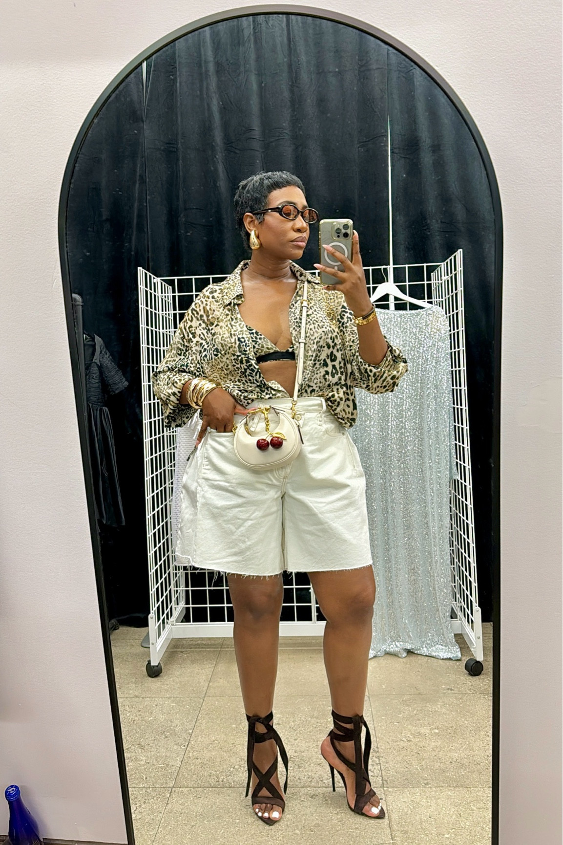 Day 1 of NYFW was a little bit chill. I went to a showroom and then hangs with some friends. 
• linking similar leopard top
• size 29 shorts


#LTKNYFW #LTKStyleTip #LTKParties