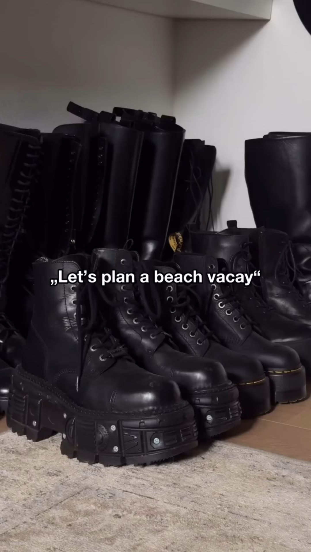 This time of the year 🫠

#summergoth #summervibes #summerdepression #darkcloset #goth #minimalgoth