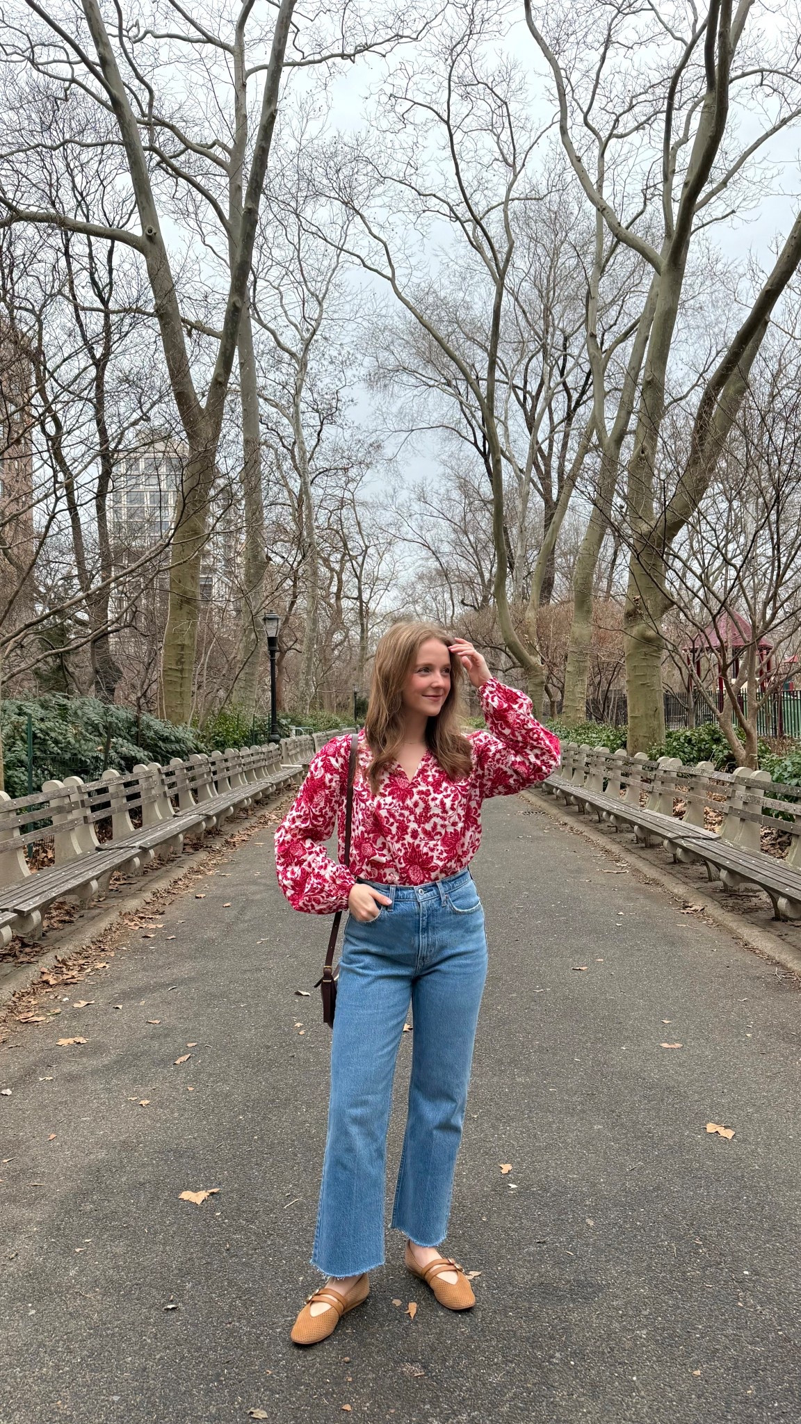 Spring ootd
Xs top (top is light cotton, I wear a nude tank or bra under mine)
25 short jeans
7 flats sized up 1/2


#LTKStyleTip #LTKSeasonal