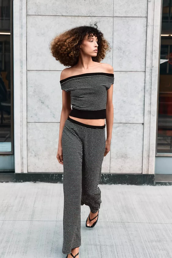 BOUCL\u00c9-TOP MIT STREIFEN | Zara US