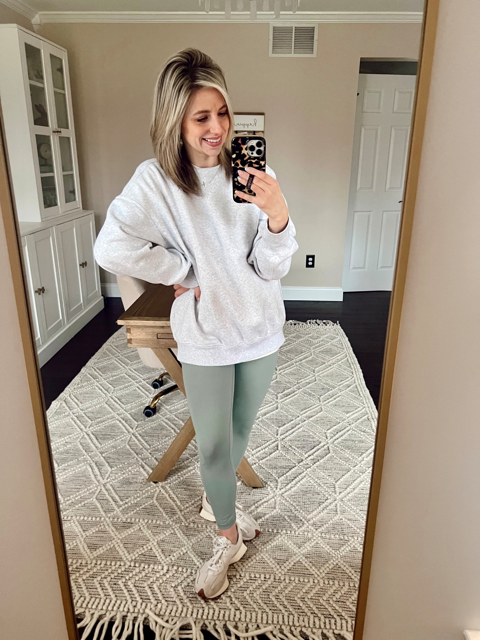 My rainy day look. Love these Amazon leggings, they’re such a pretty green. Wearing a medium in both the sweatshirt and leggings. 🤍

Aerie, Amazon, leggings, Amazon leggings, affordable leggings 

#LTKFindsUnder50 #LTKSeasonal #LTKSaleAlert