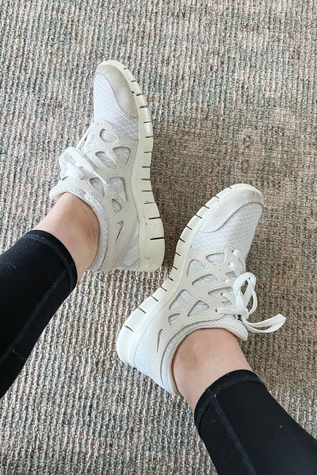 such comfortable sneaks 

#sneakers #nikesneakers #comfortablesneakers #tansneakers #neutralsneakers #shoes #womensshoes

#LTKfit #LTKFind #LTKshoecrush