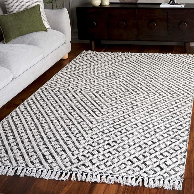 SAFAVIEH Natura Collection Accent Rug - 4' x 6', Ivory & Black, Handmade Wool, Ideal for High Tra... | Amazon (US)