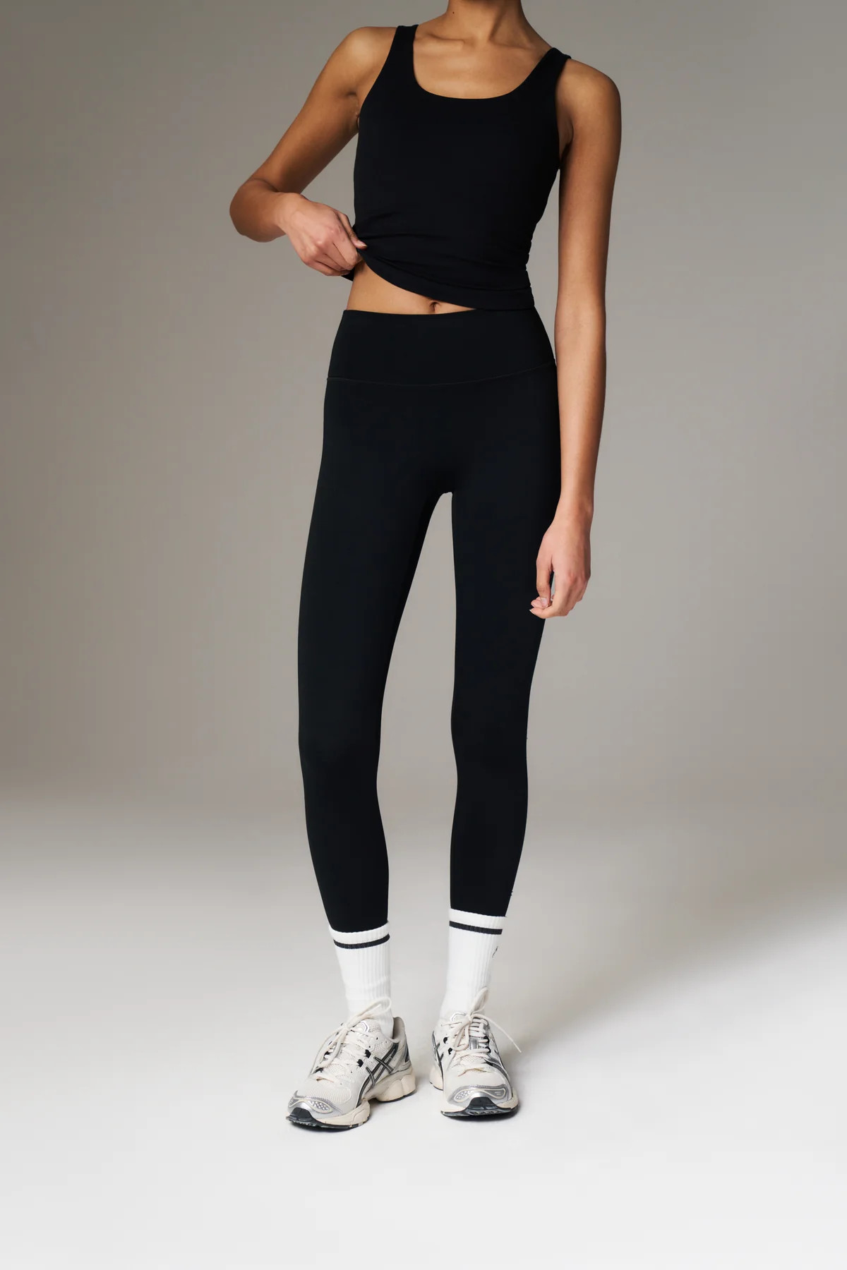 EMBLEM STRETCH SCULPTING LEGGINGS - BLACK | The Couture Club