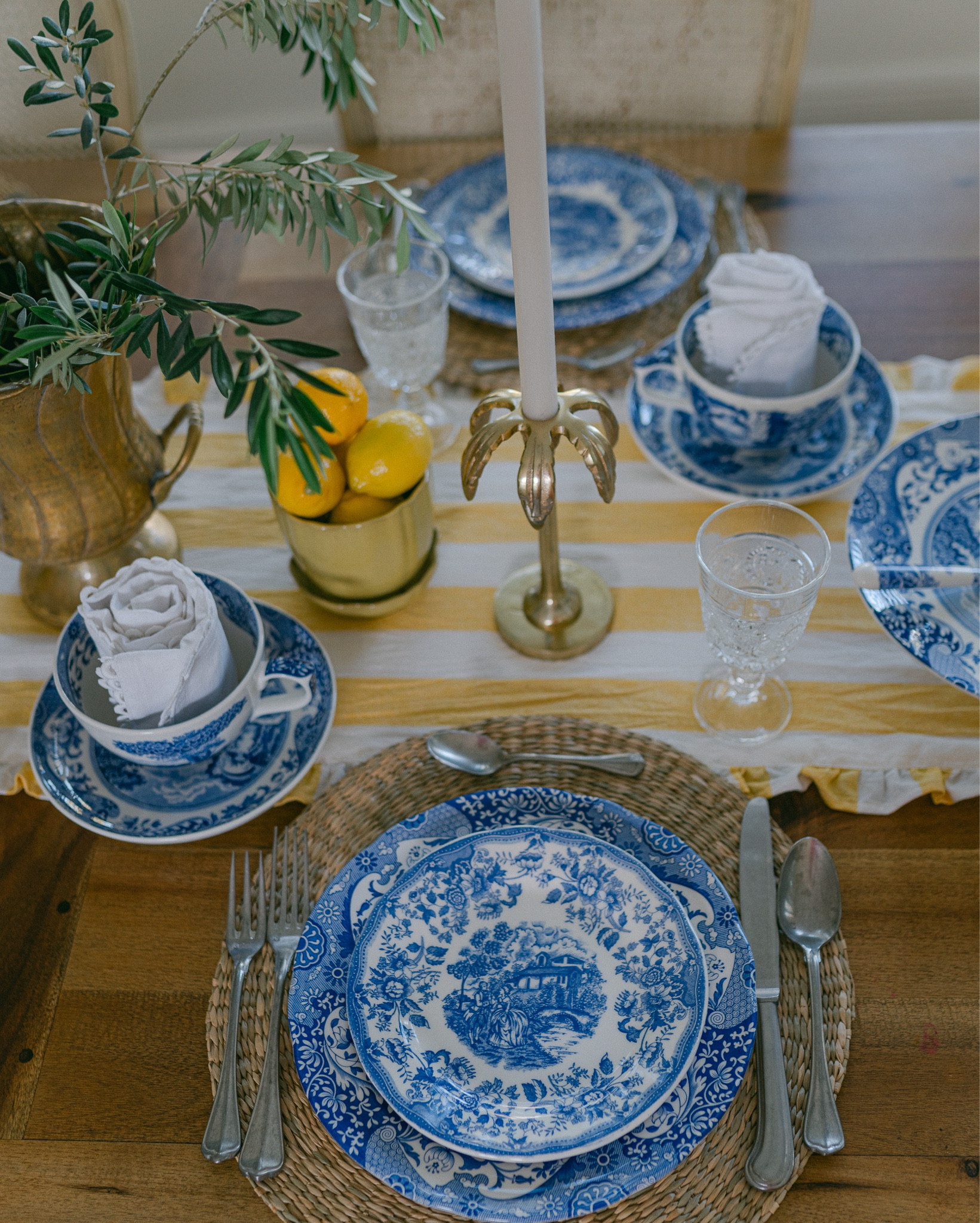 Blue Italian and more
#spodeblueitalian
#spode
#tablescape
#summertable
#blueandwhitechina
#tabledesignideas