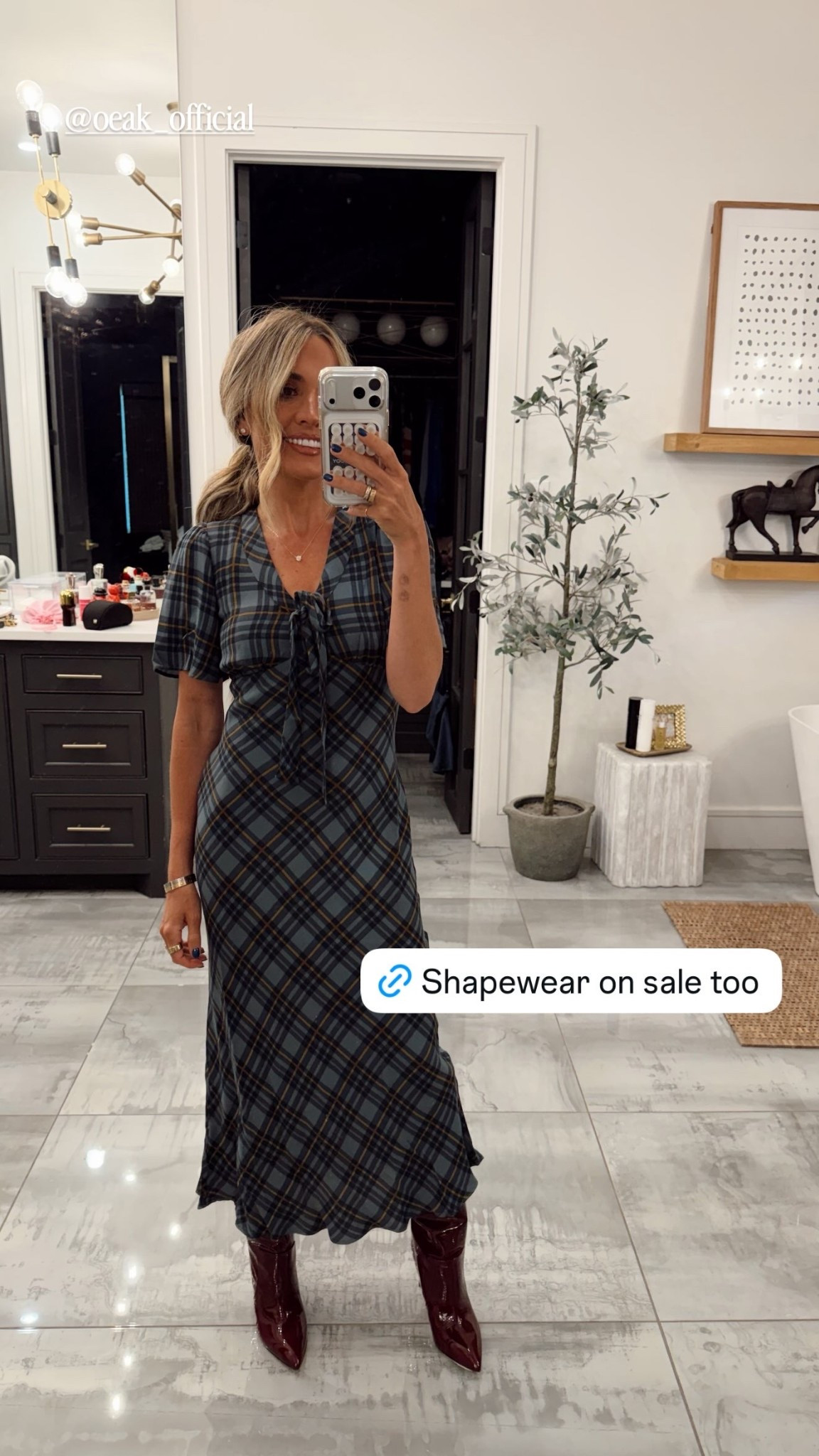 Loving this fall dress!!

Women’s maxi dress, petite dress, trendy fashion, petite fashion, maxi dress, fall outfit