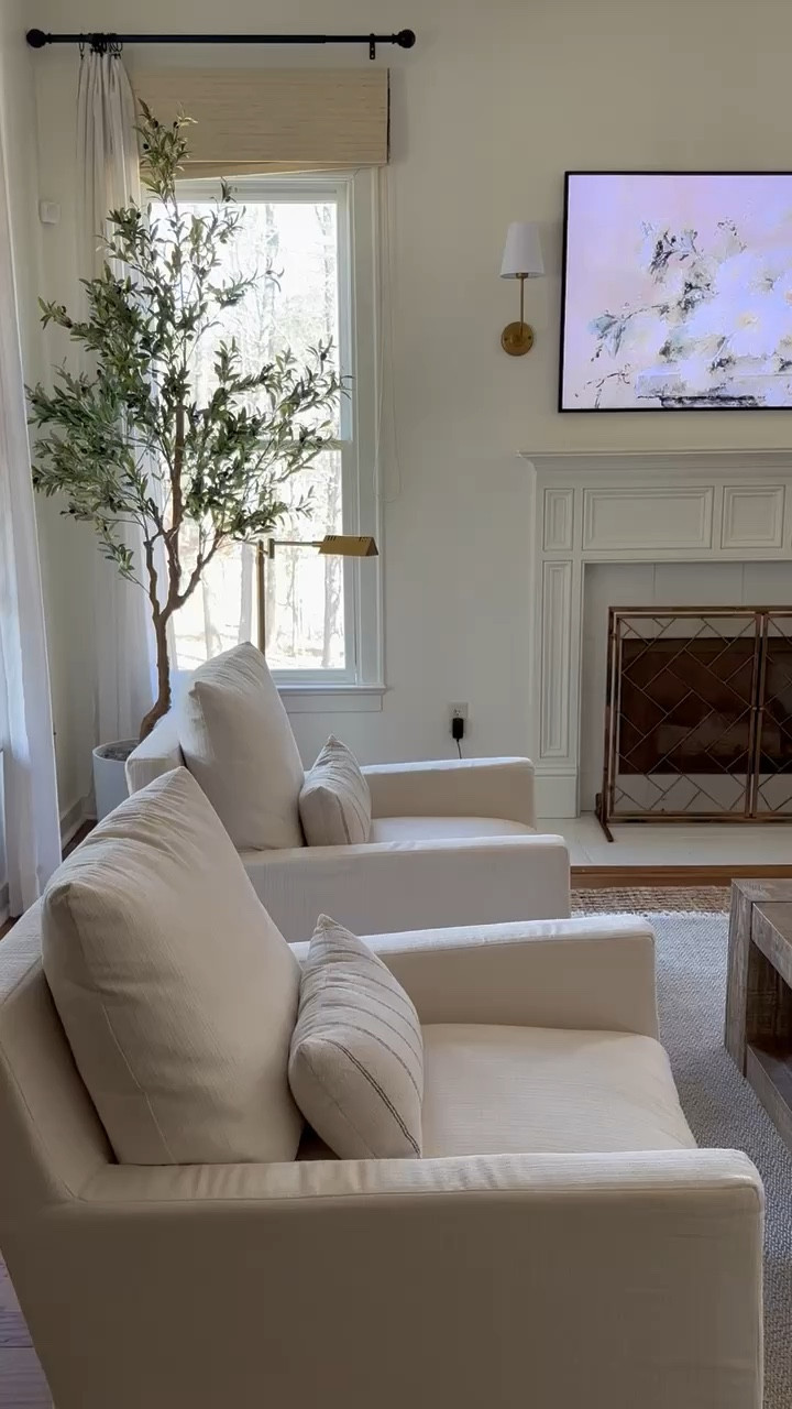 spring living room decor// spring living room// living room decor// easter and spring decor// bright decor// bright affordable living room

#LTKVideo #LTKhome #LTKSeasonal