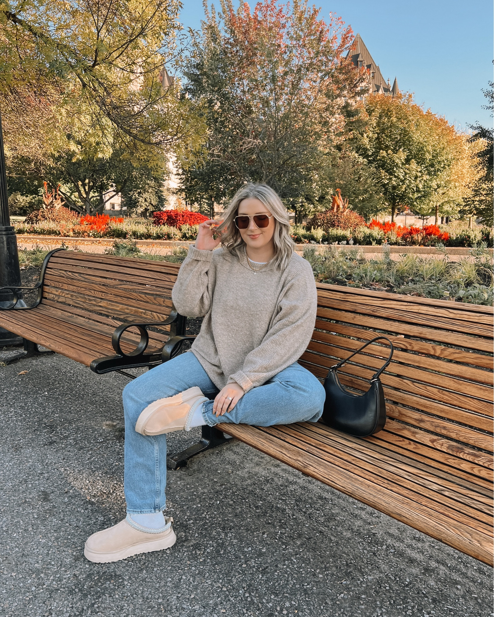 Comfy casual midsize fall outfit - the softest neutral sweater (sized up to XL for an oversized fit), my fave Abercrombie jeans (TTS, wearing 32). My Ugg tazz platforms are so comfy! I’m usually a 9.5-10 and wear a 10 in these.


#LTKautumn #LTKmidsize #LTKstyletip