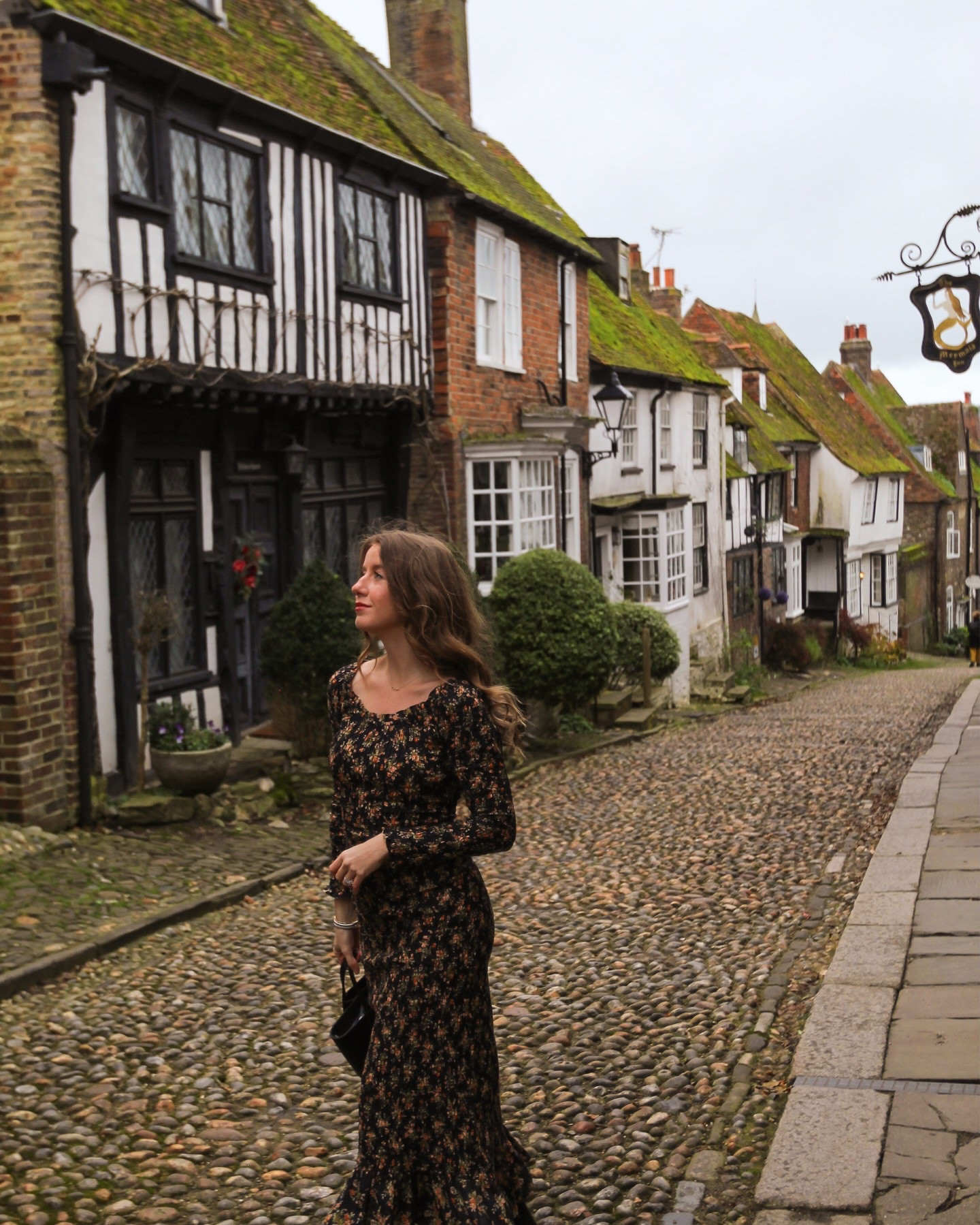 I think we have officially walk five hundred miles this trip…
and I would walk five hundred more 🇬🇧 dress linked. 

Also before anyone dares to ask, nope I’m not pregnant (last photo), I just forgot to suck in 🙃

Cutest town: Rye 📍

#uktravel #visitengland #outfitinspo