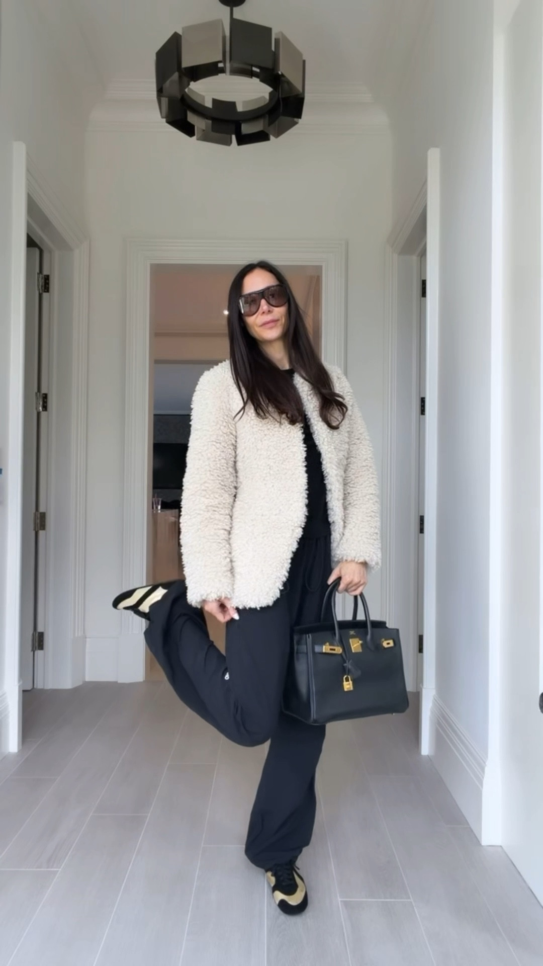 Today’s chic errands look 🖤✨

#LTKdayinmylife #LTKSeasonal #LTKootd