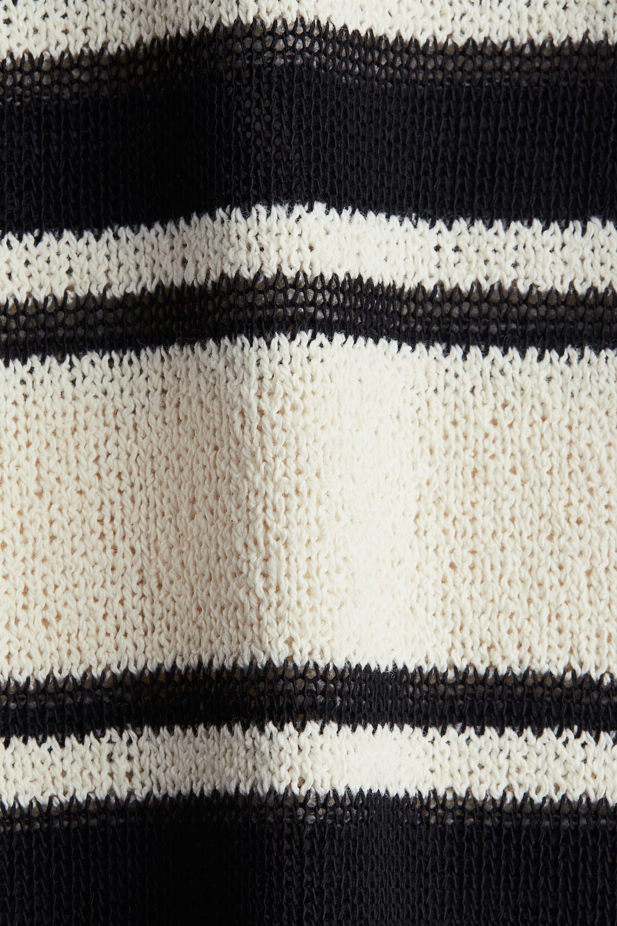 Collared knitted top | H&M (UK, MY, IN, SG, PH, TW, HK)