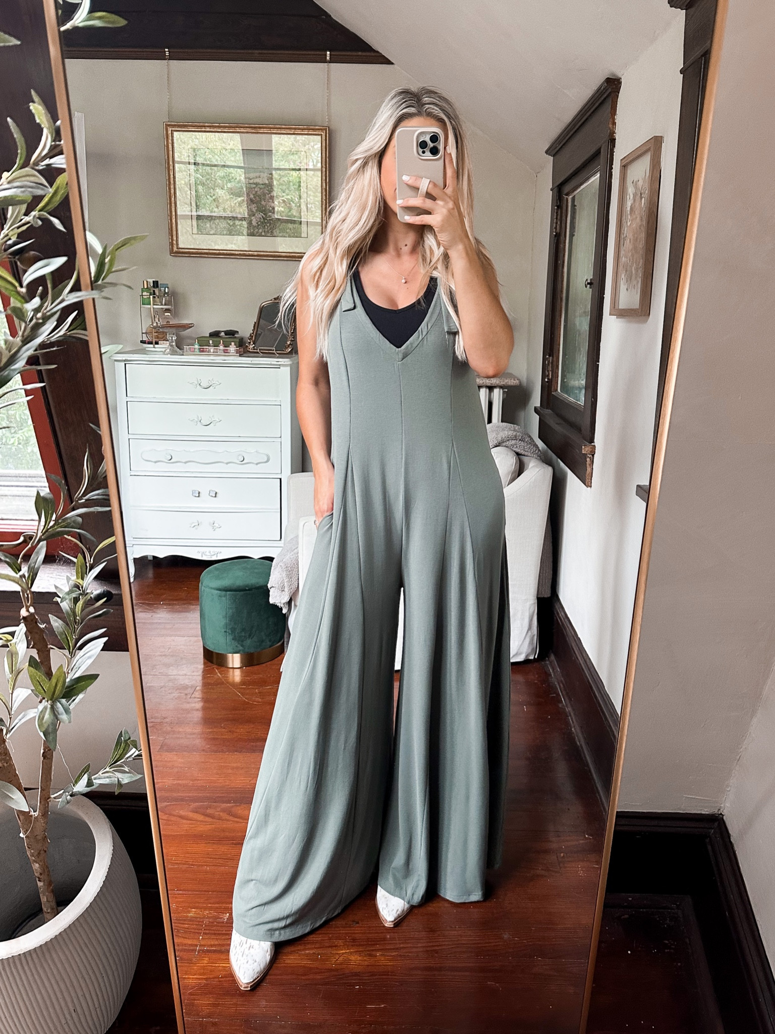 Fall Outfits
Super comfortable jumpsuit, will be bump friendly! Very stretchy. Wearing size small


#LTKfindsunder100 #LTKbump