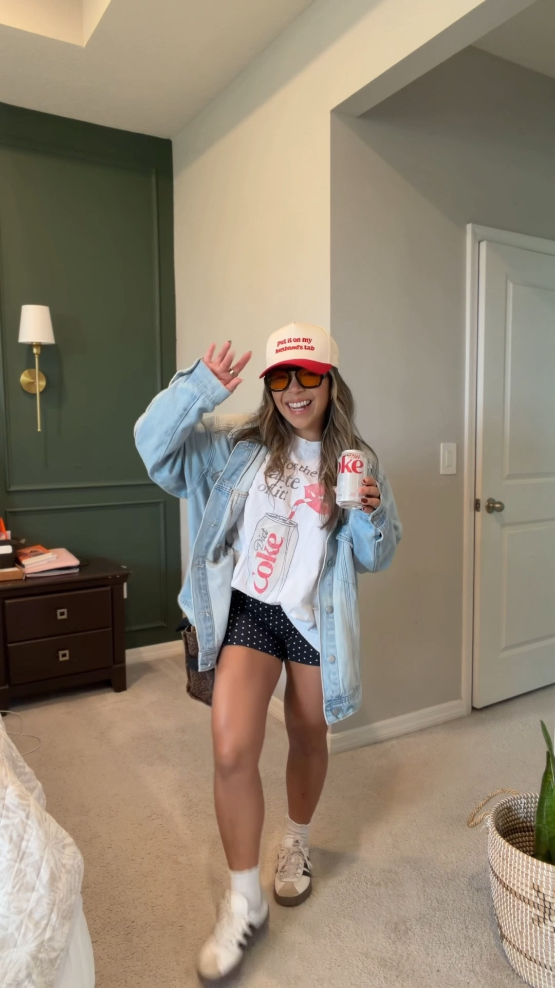 Casual cool mom fit ✨ these polka dot shorts are SO cute!! Wearing a medium in them! Only $15. 