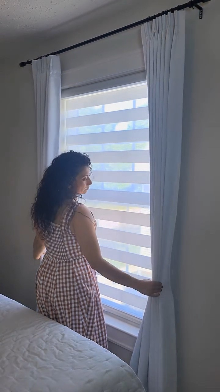 Transformé el espacio con estas hermosas cortinas de pliegue pellizco 🤍✨
Amo el toque elegante y acogedor que le dan a la habitación, además son 100% opacas y ayudan a crear un ambiente mucho más tranquilo y relajante 🙌🏼

Las pueden encontrar en mi bio 🛍️✨ o comenta cortinas y te envio el link🔗

40"W x 86"L (Pack of 2)
white beige

#twodrapes #AmazonHome #HomeDecor 
#Cortinas #NeutralHome

#LTKU #LTKHome #LTKmomlife