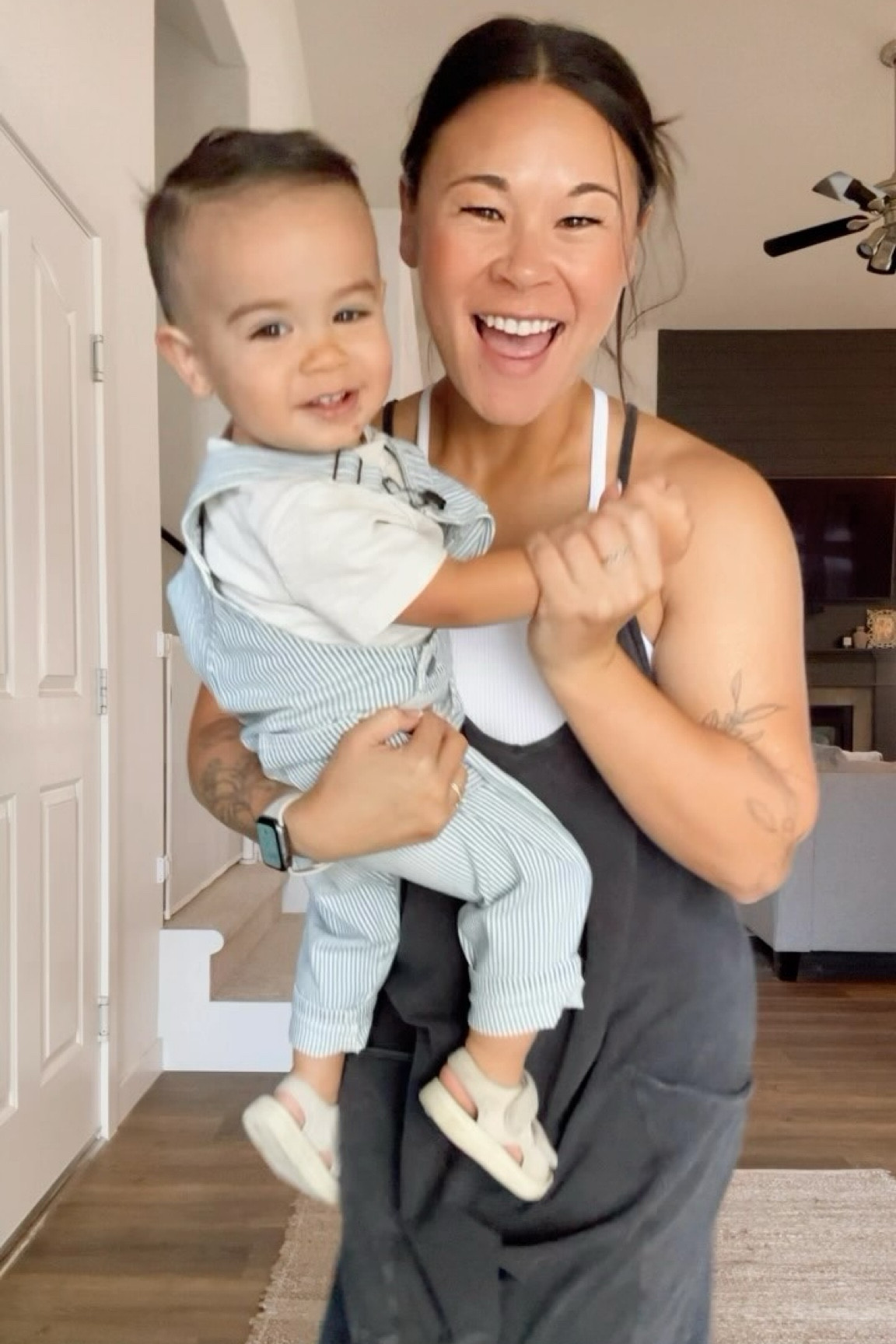 It’s been a MINUTE since we did one of these but unintentionally our outfits kinda matched and I just had to do an OOTD video 🫶🏼 

#toddlermom #boymom #ootd #mamabear #momoutfit #momuniform #matching #influencerstyle #fridayvibes #errands #myboy #blessed #minime