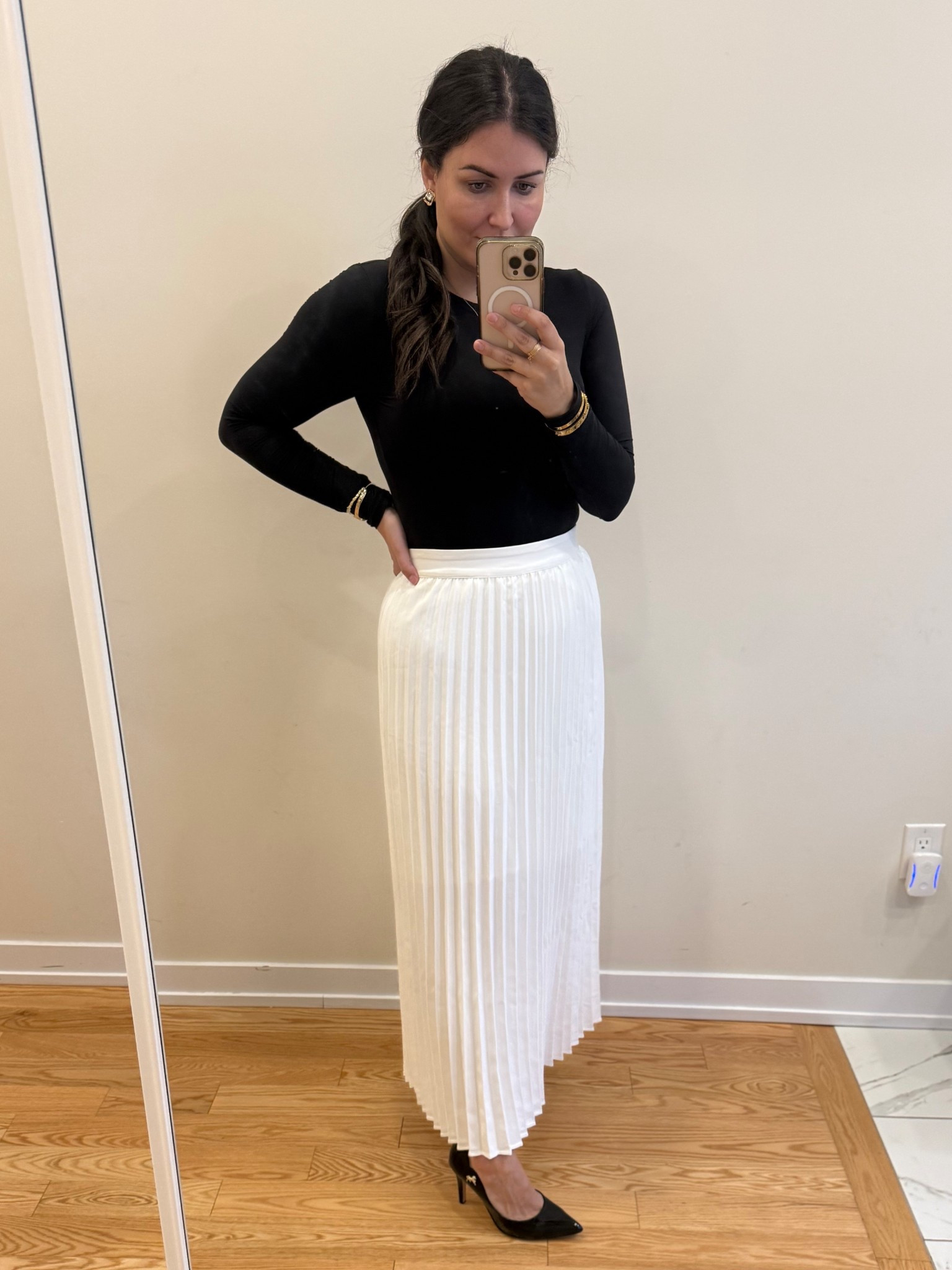 Power dressing, but make it effortless 🤍 Loving this polished look that takes me from meetings to after-hours without missing a beat.

#WorkwearStyle #OfficeOutfit #OOTDStyle #WomenInBusiness #LTKStyle

#LTKWorkwear #LTKootd #LTKMidsize