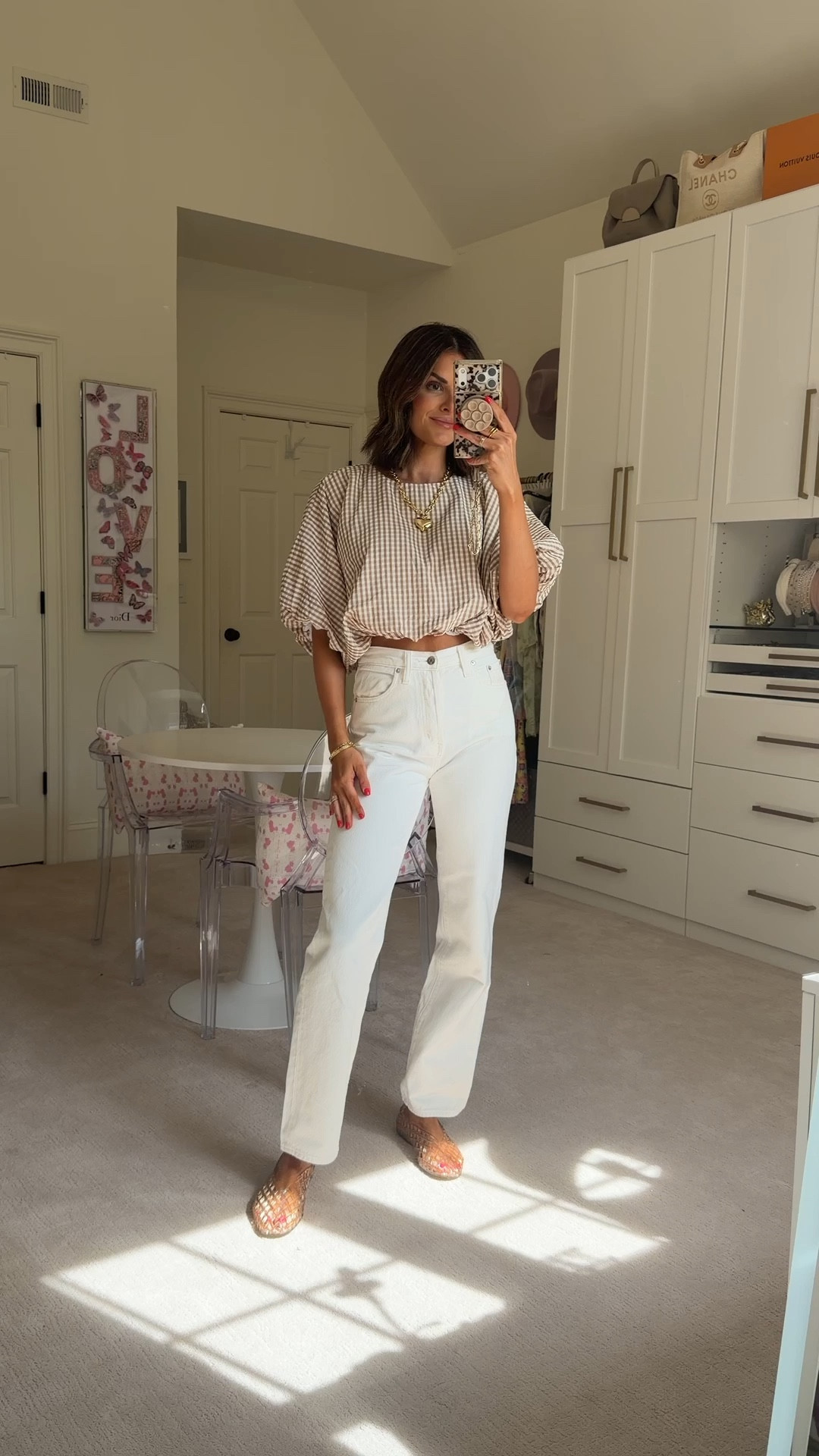 Outfit I went bra shopping in the other day! This top is SO cute (wearing XS) and these white jeans are perfection. Fit true to size! 
