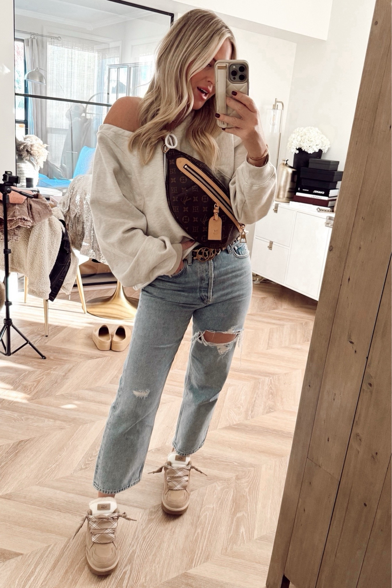 Casual fall style🩶.

Fall outfits. Ugg sneakers. Trending. Casual outfit. 

#LTKStyleTip #LTKFindsUnder100 #LTKActive