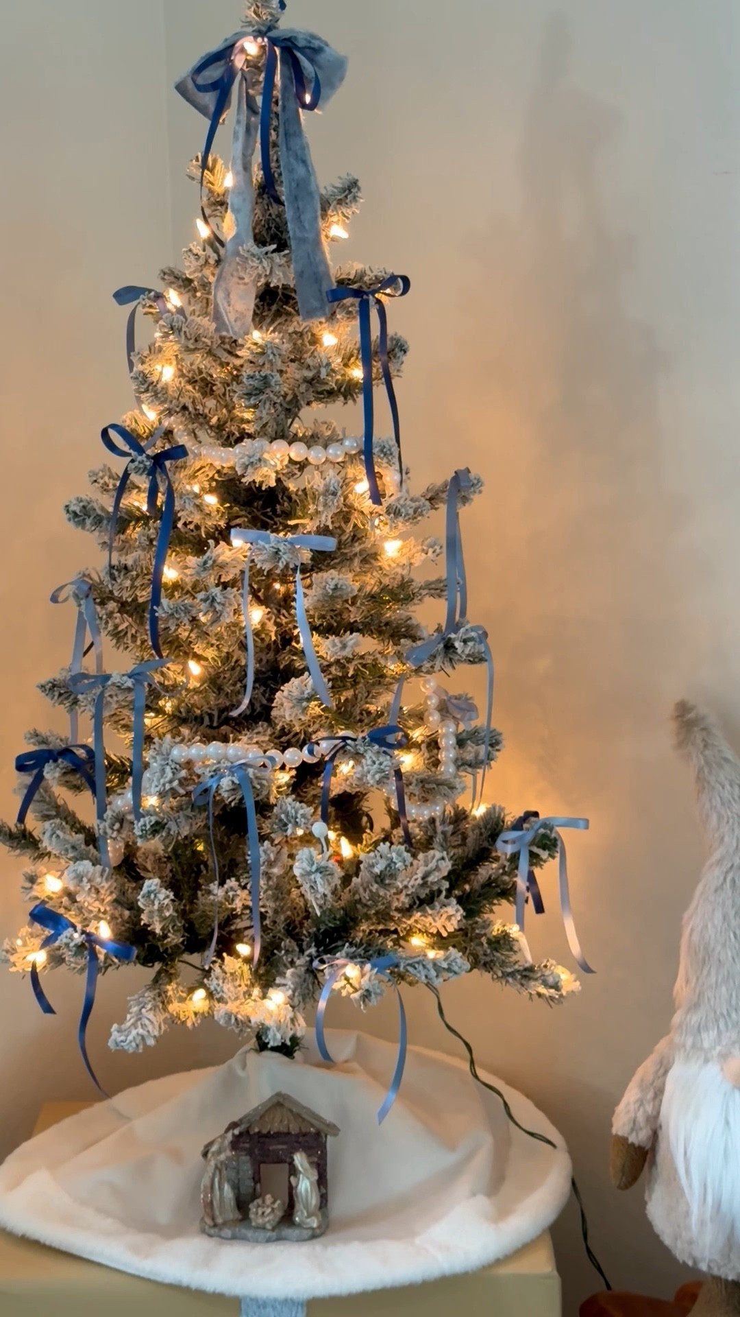 A dreamy mix of luxury holiday decor and timeless elegance — featuring blue velvet ribbon accents, silver ornaments, and cozy winter-inspired details. This tree blends classic Christmas charm with a modern, Anthropologie-style twist.

Shop the look 💙👇
🎀 Velvet Ribbons — @Anthropologie
🎁 Holiday Decor & Tree Essentials — @Amazon

#BlueVelvetChristmasTree #AnthropologieHoliday #AmazonHomeFinds #LTKHoliday #LTKHome #HolidayDecorInspo #VelvetRibbonTree #ElegantChristmasDecor #ChristmasTreeInspo #BlueChristmasDecor #VelvetRibbonTrend #LTKChristmas #LuxuryHolidayDecor #WinterWonderlandTree

#LTKHoliday #LTKHome