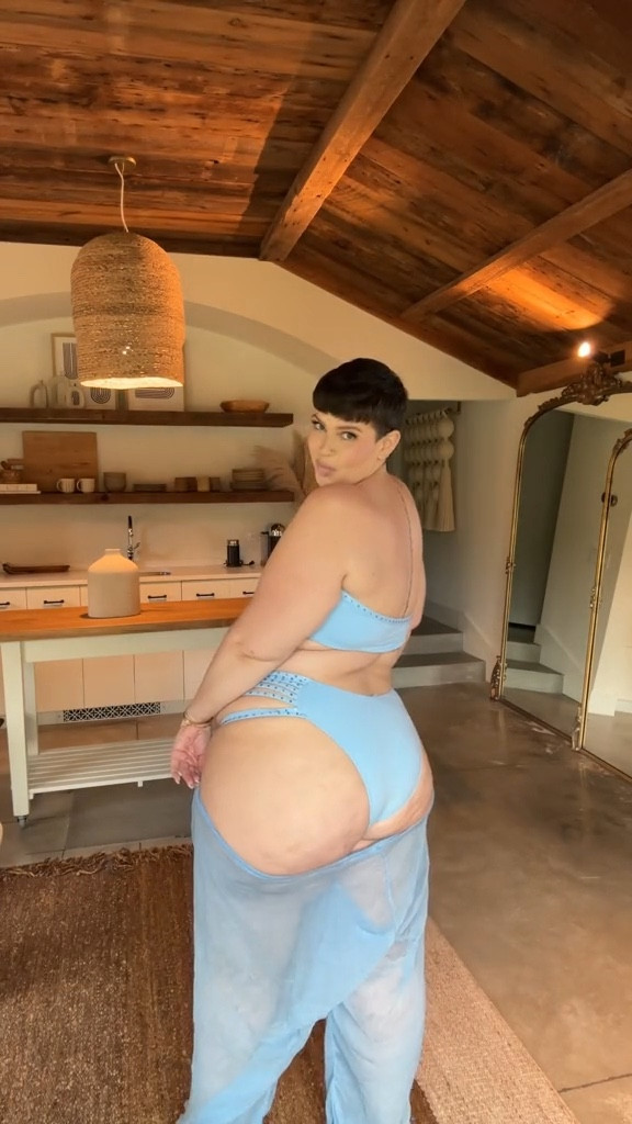 3X top (could’ve done 2X), bottoms 2X. Pants 4X (could’ve done 3X) 🫶🏼