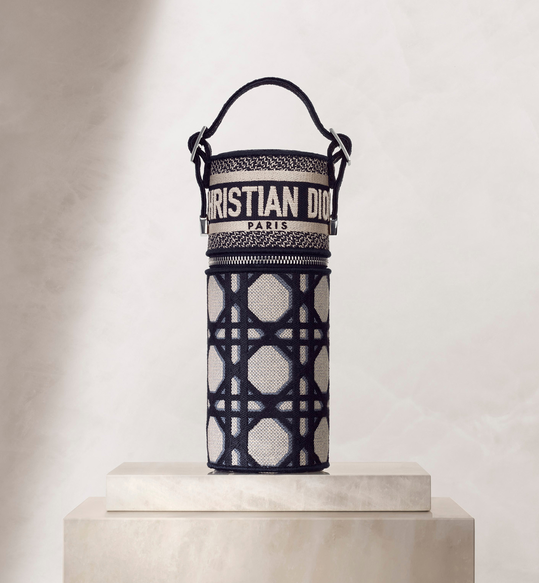 Limited Edition - La Collection Privée Christian Dior Couture Fragrance Case -Cannage or Dior Oblique Embroidery - 6.8 oz | Dior Beauty (US)