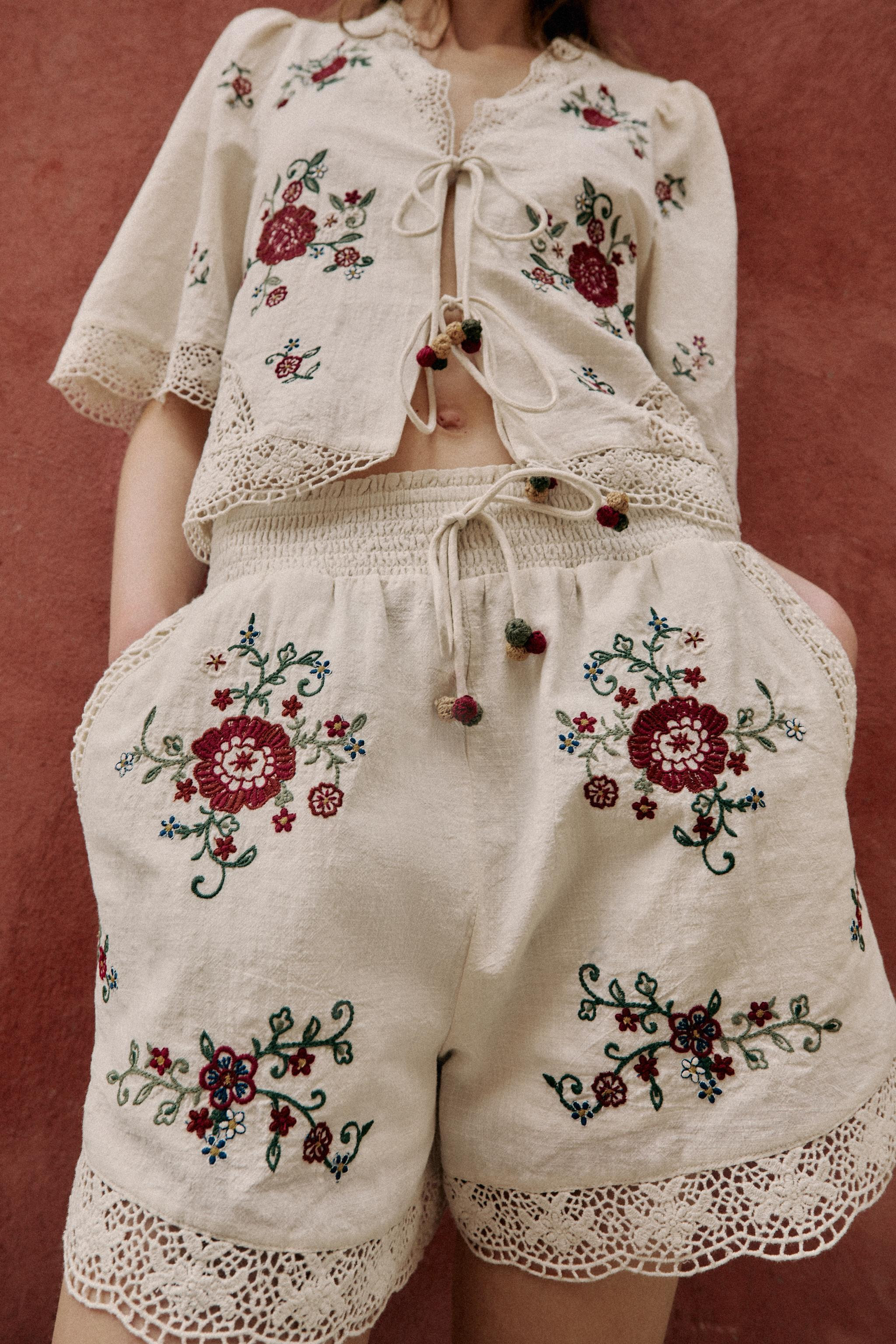 EMBROIDERED FLORAL SHORTS | Zara US