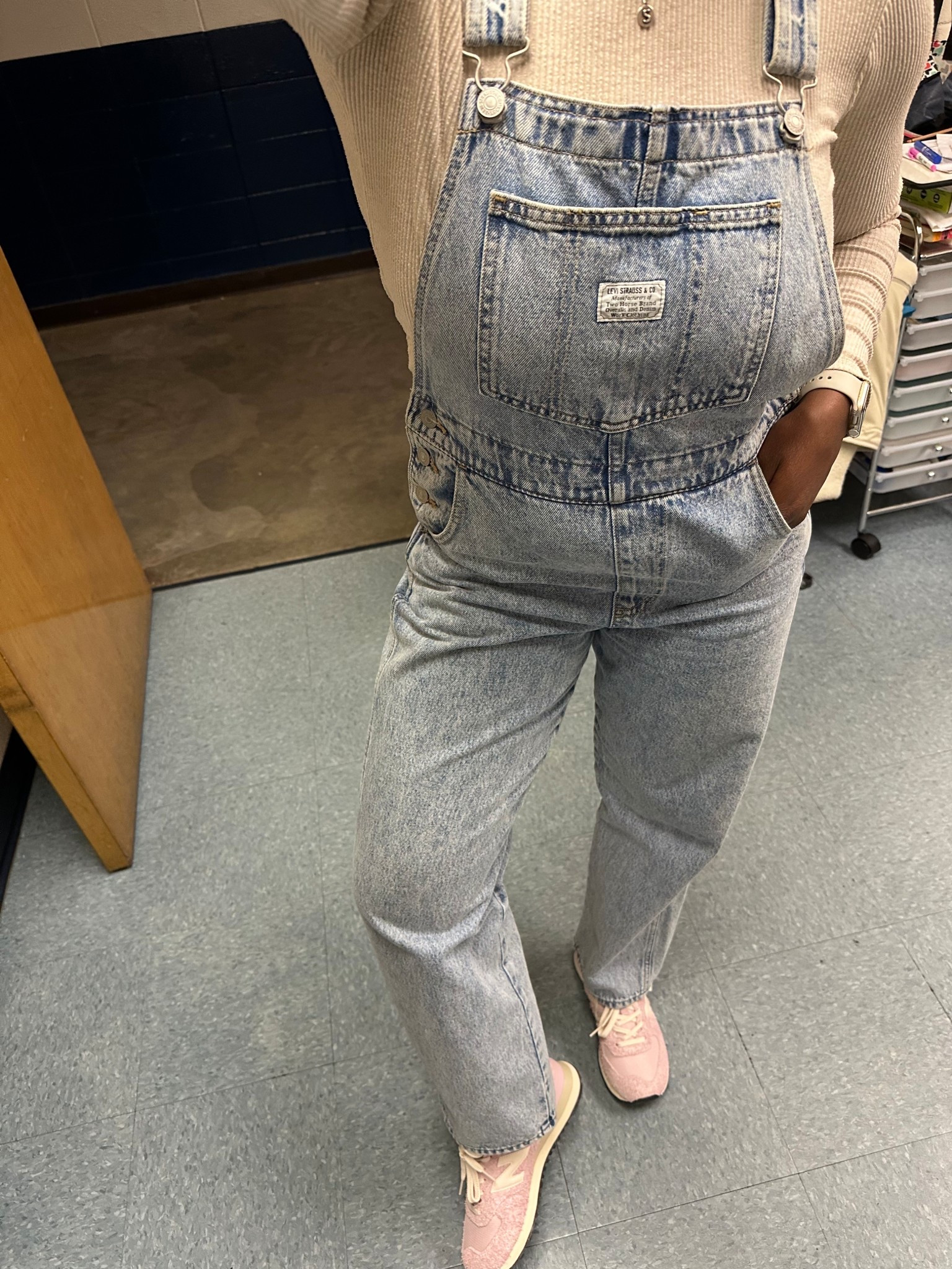 Subtle pop of color ootd 

#LTKSeasonal #LTKgrwm #LTKootd