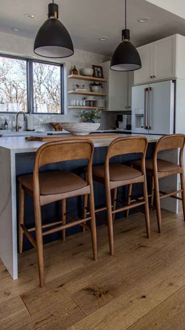 The mix of wood + leather on these barstools is exactly what our kitchen needed.