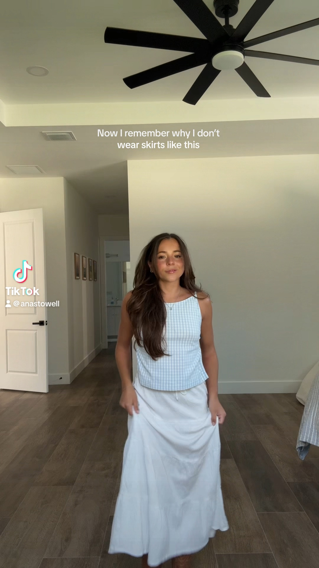 Linked a similar skirt! But the one I’m wearing is from brandy :) 