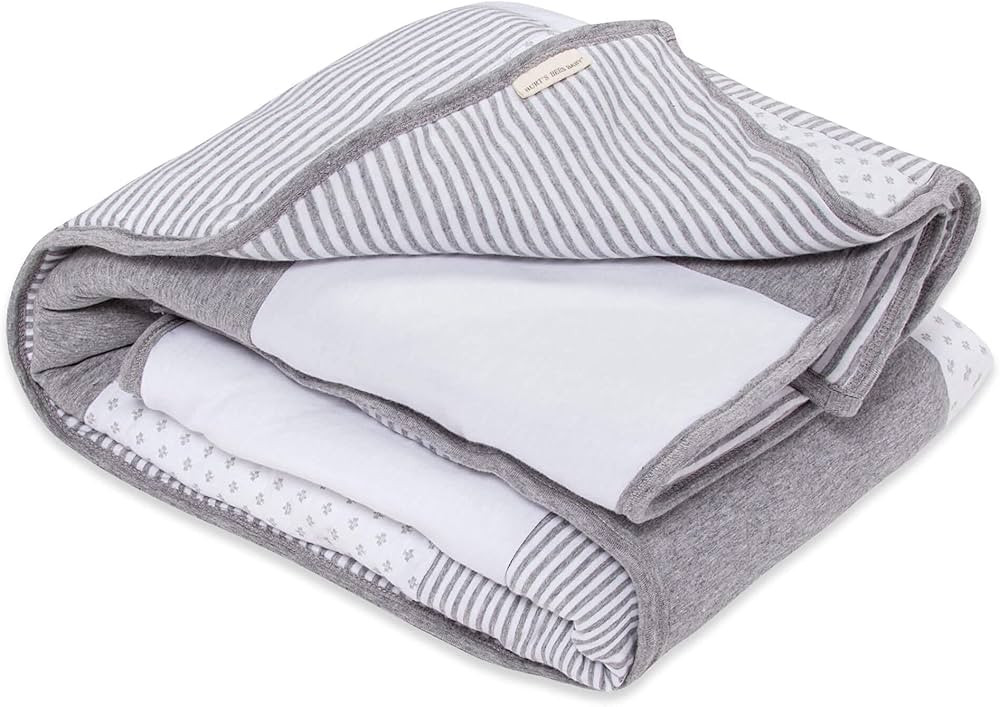 Burt's Bees Baby - Dottie Bee Reversible Quilt, 100% Organic and 100% Polyester Fill (Heather Gre... | Amazon (US)