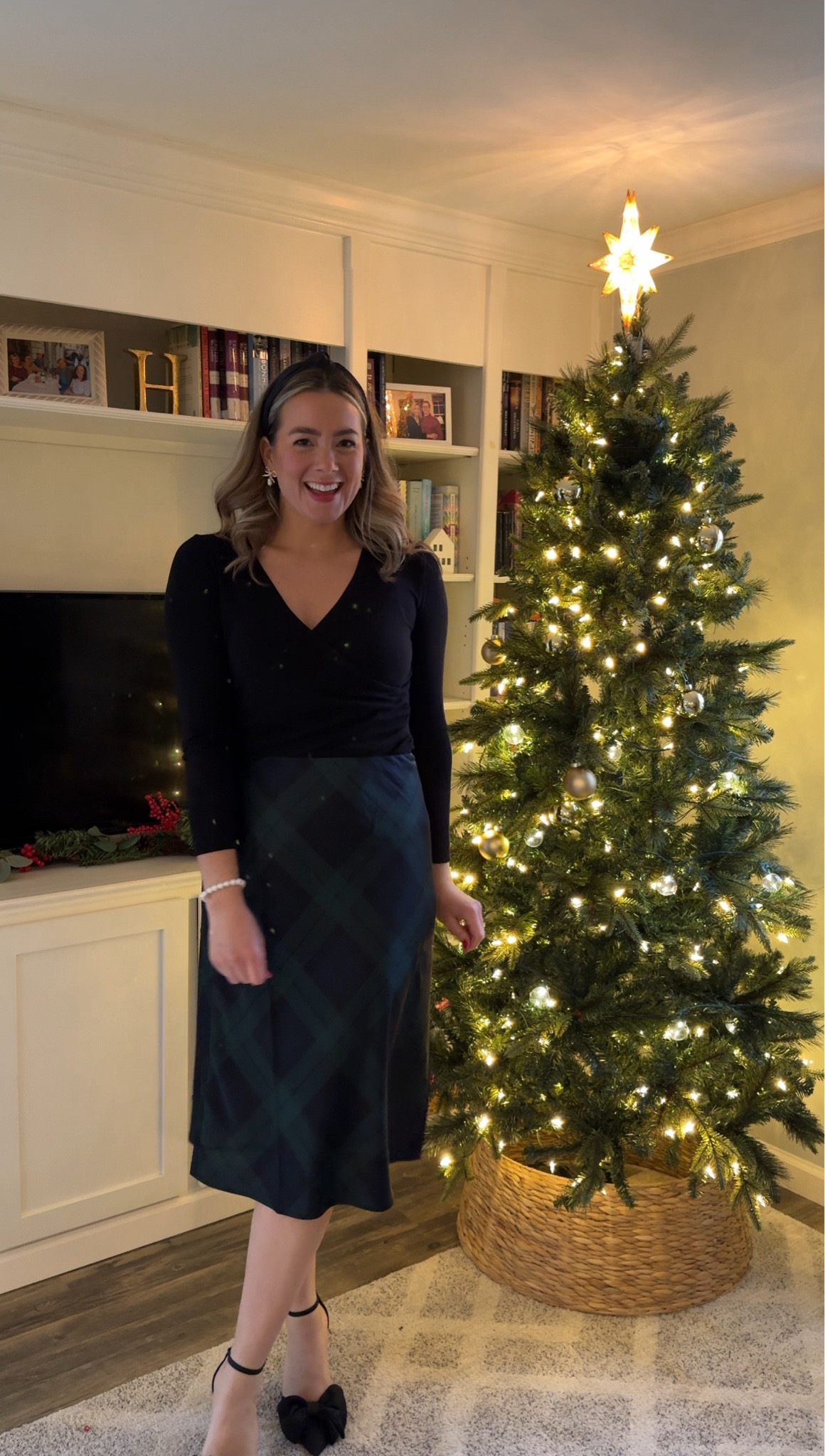 A festive holiday look! It’s looking like this skirt is sadly out of stock so I’m going to share a few similar items!! 

#LTKSeasonal #LTKHoliday