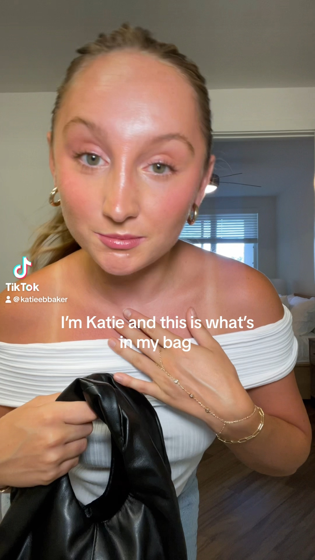 what’s in my bag 

#whatsinmybag #purse #essentials 

#LTKFindsUnder50