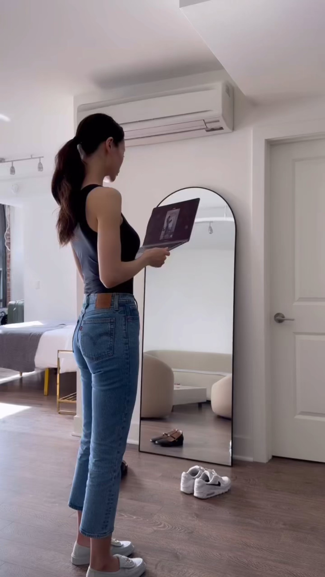 I mean… look at the wash. 😍 That’s the definition of American classic denim right here.. ♥️♥️

Didn’t expect to fall this hard for a new pair of Levi’s—but this fit? It’s giving model off-duty, effortless every day, and everything in between. 👖✨

The moment I tried it on in-store, it was a yes. 🙌 💯

I create content to help women discover pieces that feel designer—without the designer price tag. 👌🏼

Save this post for your next denim find! 
or
Comment ‘Levis’ and I’ll send you the exact style + shade!

#Levis #ootd #grwm #UGCcreator #ugccommunity #modeloffduty

[ Levis, UGC Creator, Lifestyle, Model, OOTD ]