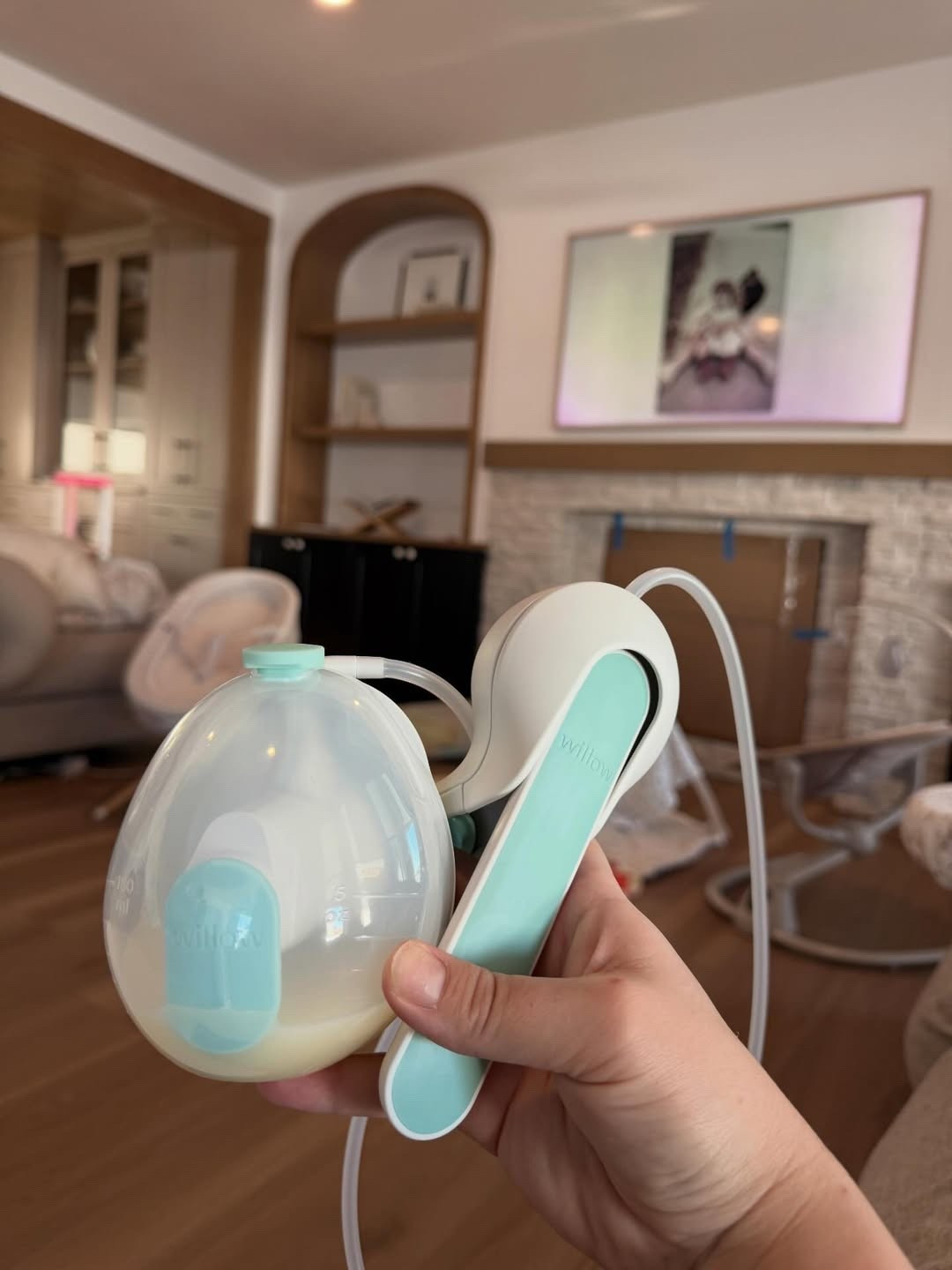 The Wave Wearable Manual Pump has been great these first few days of postpartum!!! 
-
-
-
