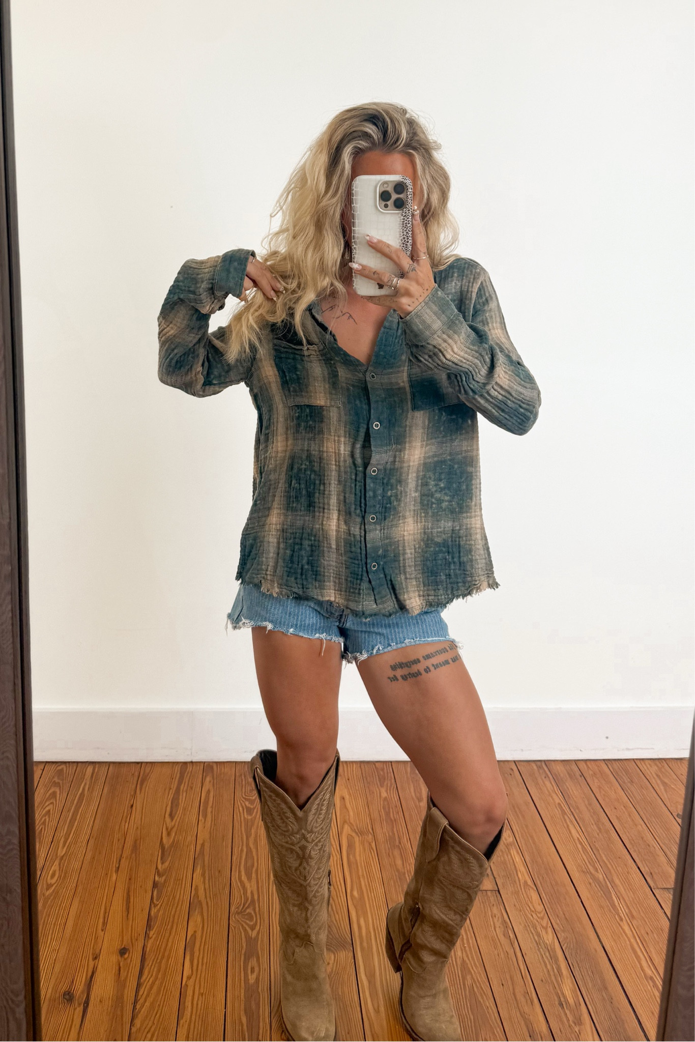 Vintage shorts from BuckSkinBabes use code LEAH10

#LTKootd
