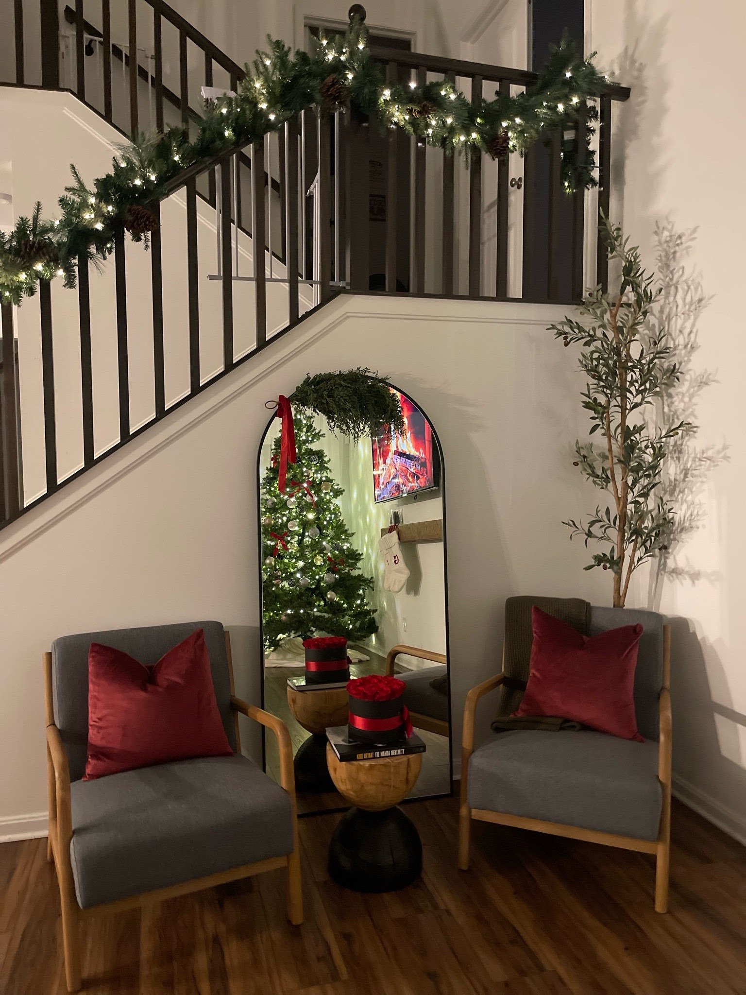 Cozy Christmas decor for this little corner! Details linked here! 

#LTKSeasonal #LTKVideo #LTKHoliday