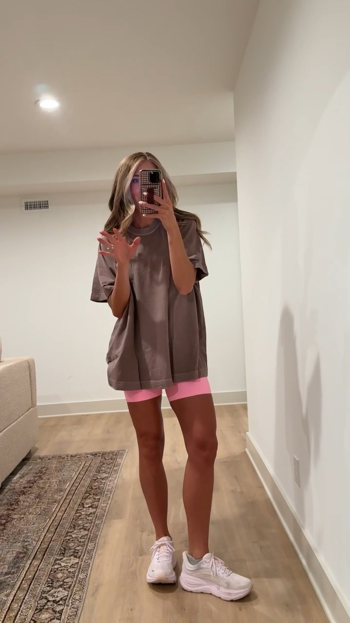 Such a good oversized tee! It has a more flowy fit and is perfect for long torsos. This color is definitely my favorite 😍

#LTKTall #LTKootd #LTKActive