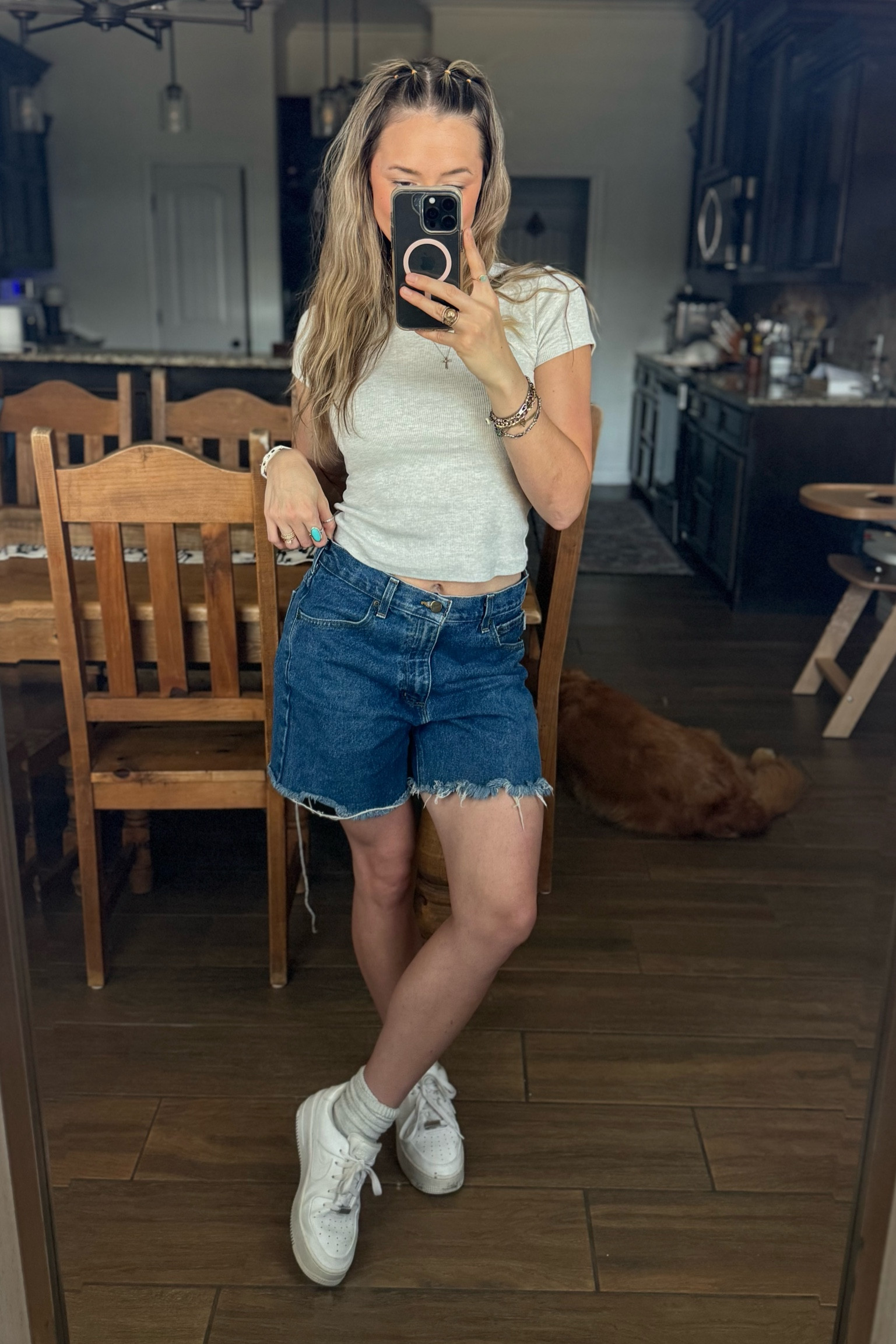 Basic fall outfit with loose baggy low rise jean shorts and snug fitted crop top from old navy 