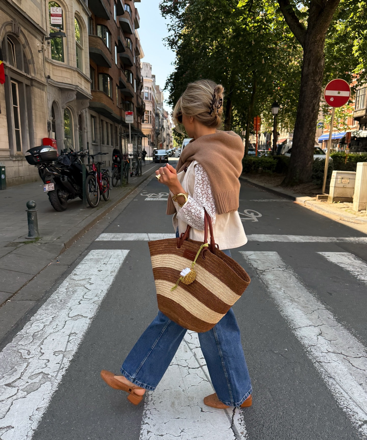 Spring style ready with @sezane 💗🦋 Obsessed with lace tops and sleeveless jackets in case you didn’t notice. ✨ This style from day 🌞 (with shorts) to night 🌛 (with jeans) and on repeat all season long 🤌🏽 #sezanelovers AD