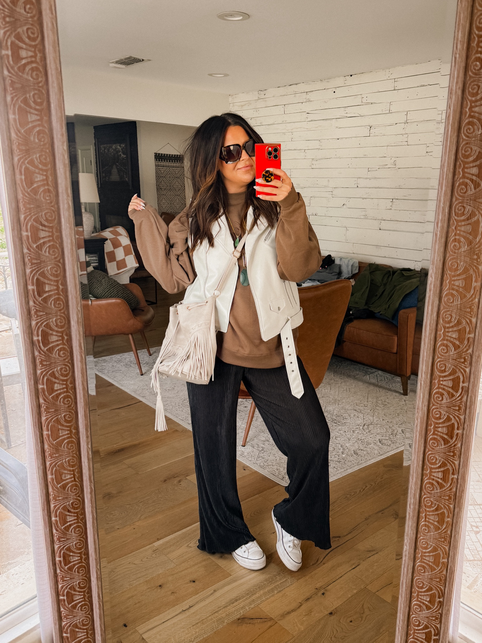 Sweatshirt: xxl (use code BWC15)
Pants are apart of a set: size large
Vest: xl
Size down 1/2 in the converse platforms


#LTKstyletip #LTKplussize #LTKfindsunder50