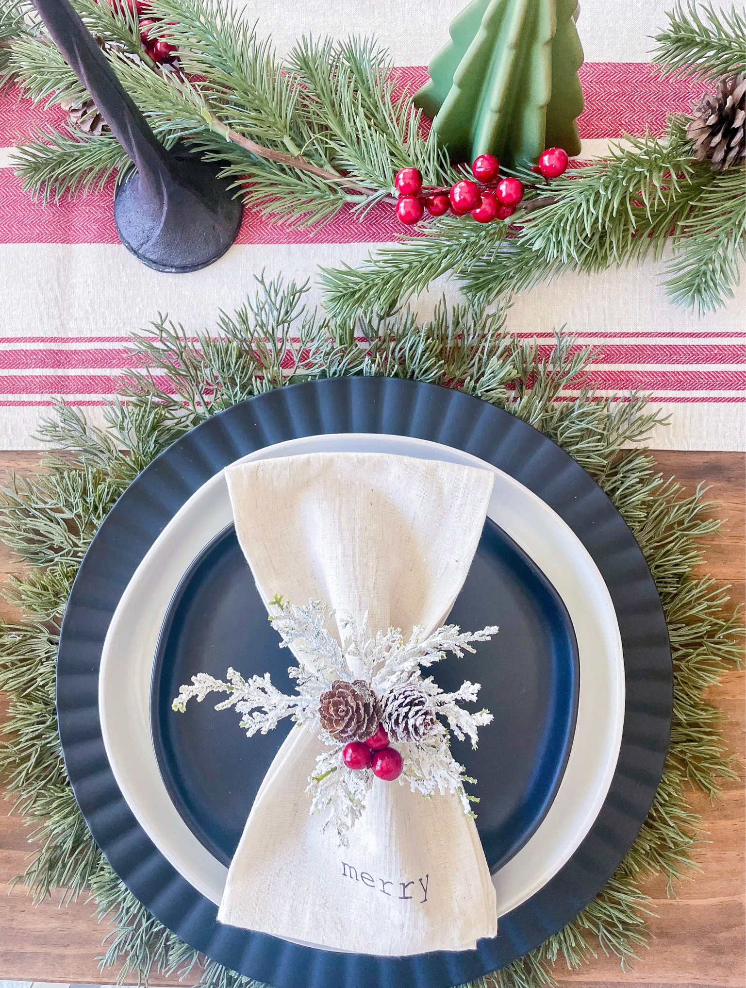 Holiday Tablescape 🎄🍽️ 

#LTKhome #LTKHoliday #LTKSeasonal