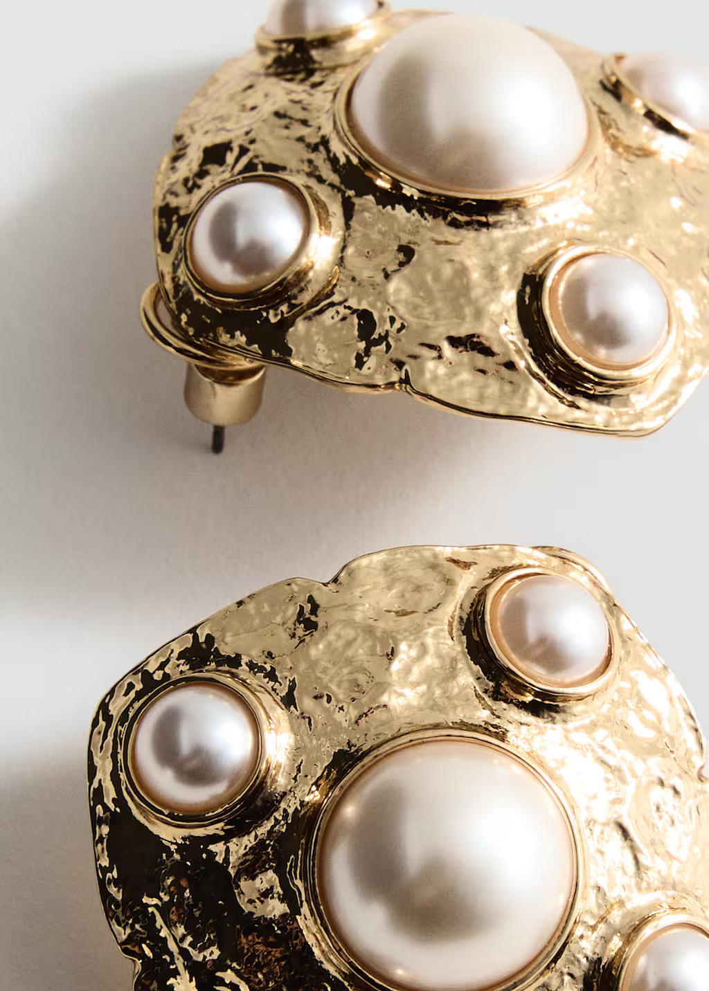 Textured earrings with pearl ornament gold - Woman - One size - MANGO | MANGO (UK)