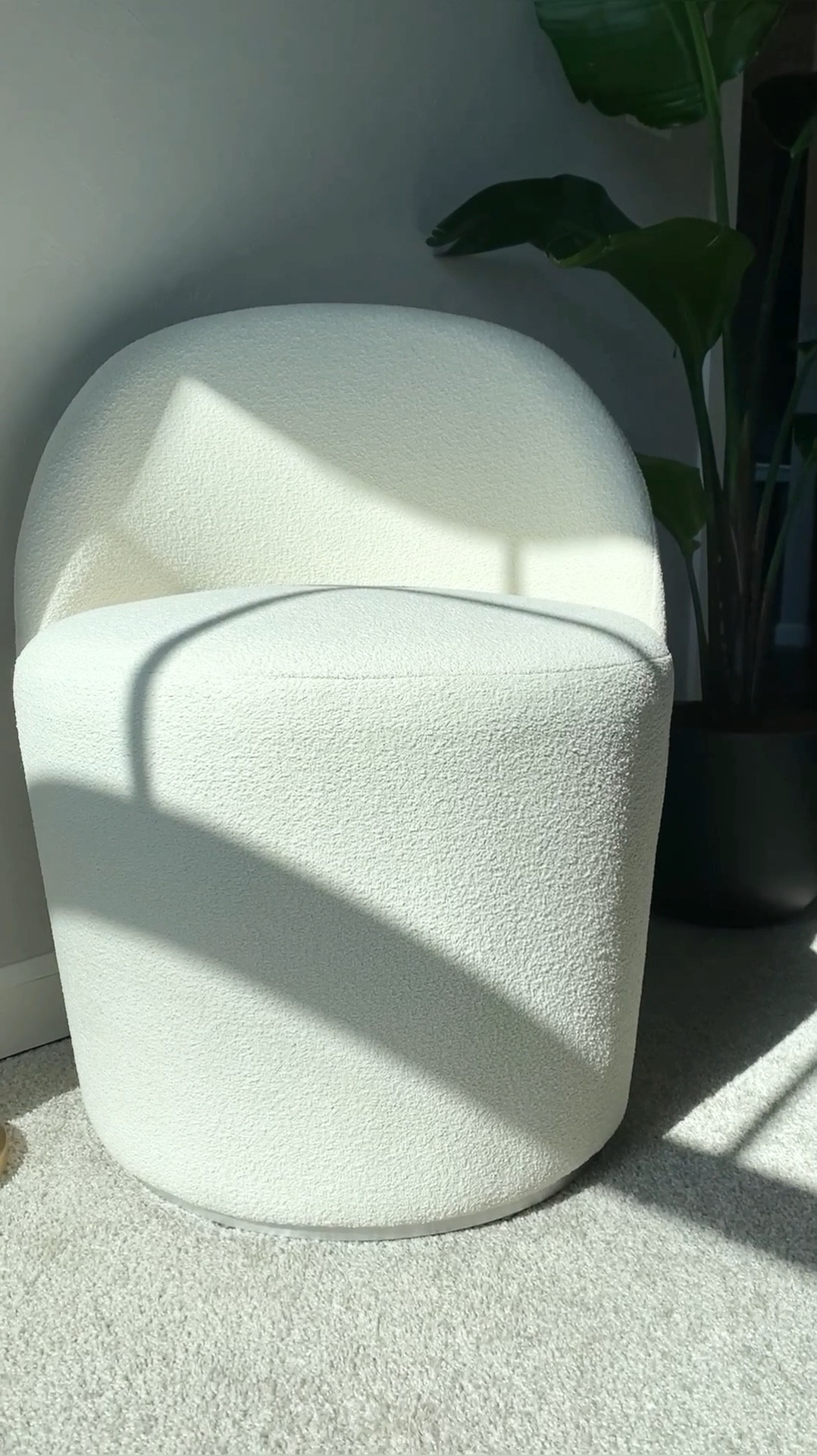 Our newly created area in the guest bedroom. Boucle chair and lamp are currently on Sale too!

Home decor, swivel chair, floor lamp, big plant, over shoulder purse, aviator glasses, bedroom decor, lounge corner, modern furniture, contemporary furniture, boucle chair

#LTKsalealert #LTKhome #LTKstyletip