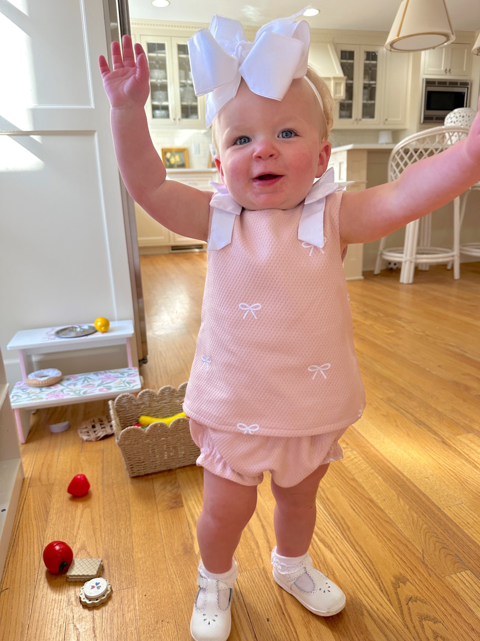 The cutest little honeycomb bow pieces from the smocked flamingo. Use code: LYNLEE10

#LTKBaby #LTKKids #LTKSeasonal