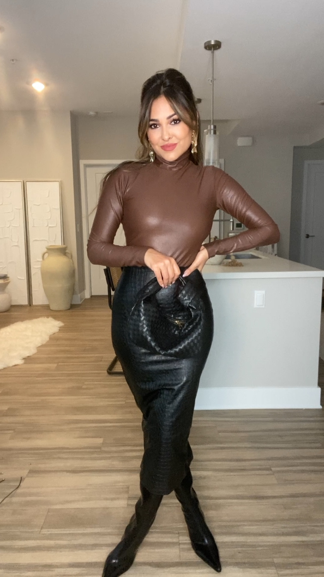 GRWM: Styling My Midi Skirt Pt. II✨

top + skirt — @nordstrom x @naked wardrobe (size small skirt & medium top — both run small — would have gotten the skirt in a medium too)
boots — @jeffreycampbell
bag — @showpo
sunnies — @amazonfashion
lip liner + liquid lipstick — @makeupforever color 604 lip pencil “up & down tan” + 240 rouge artist forever matte “rose now and always” 
perfume — @mugler 
earrings — @ygcollection “Lyon irregular” sold out 

#LTKstyletip #LTKHoliday #LTKU