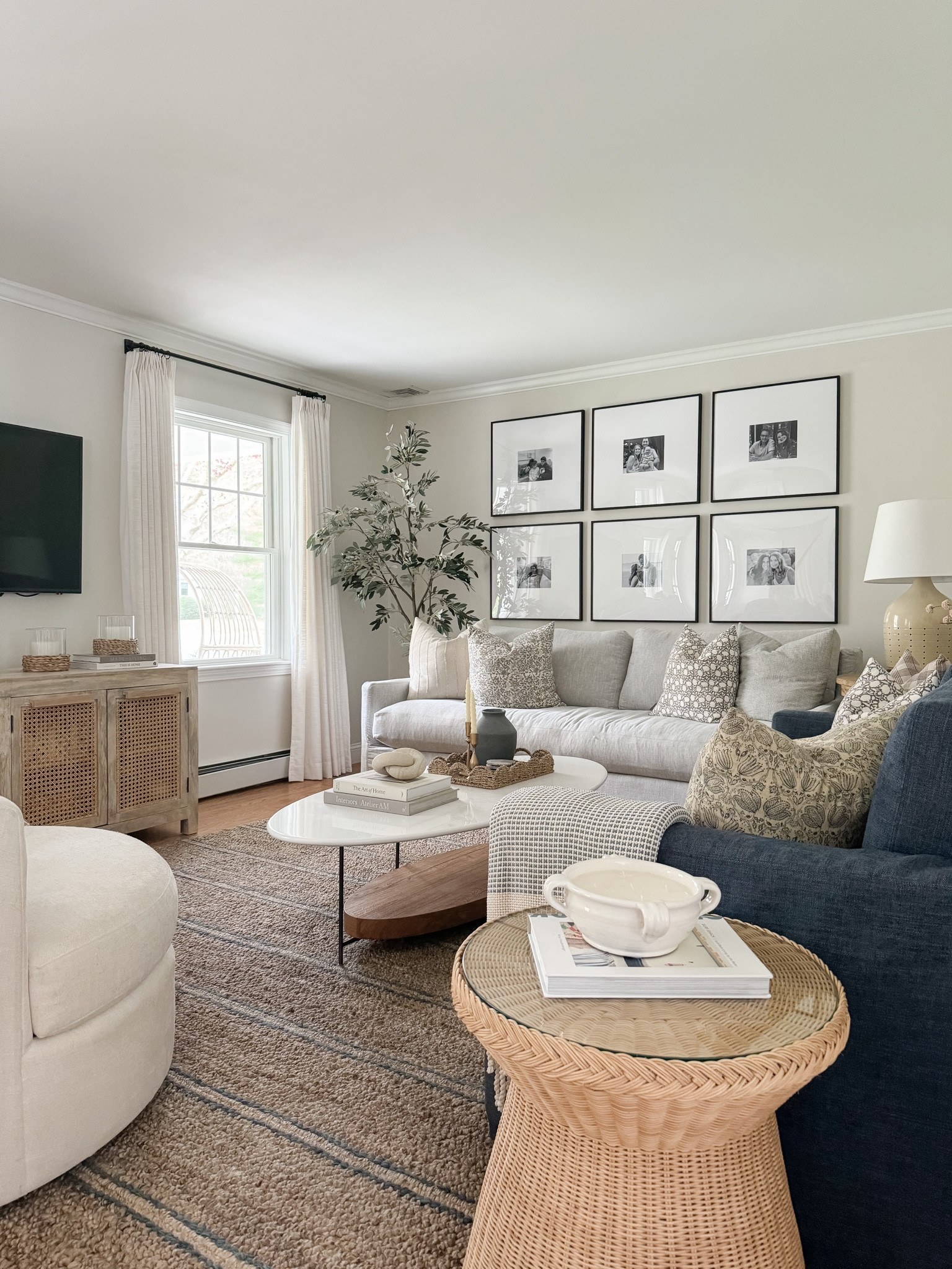 Coastal living room, Walmart home decor, coffee table, spring home decor, gallery frames, Pottery Barn rug

#LTKStyleTip #LTKHome #LTKFindsUnder50