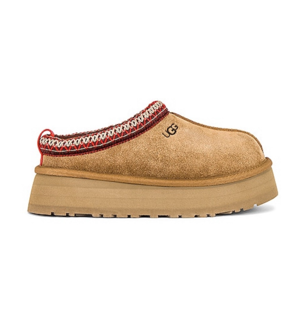 My current obsession - these are the BEST for fall/winter for lounging, going to class, and more!!

#LTKSeasonal #LTKshoecrush #LTKHoliday