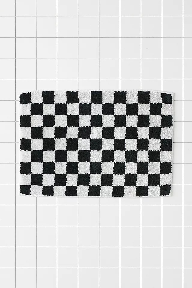 Badvorleger mit Schachbrettmuster in Schwarz und Weiß | Urban Outfitters (EU)